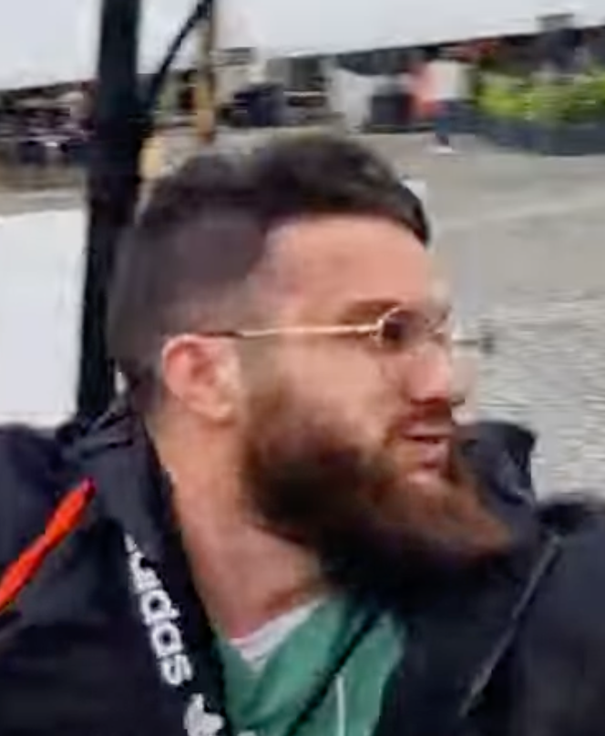 Habe eine Frage zwecks Sylt. Hat ja alles nationale Tragweite usw. 
Eigentlich schon international.
Wie steht der @wdr dazu im Fall Stürzenberger in Mannheim? Auch hier Bilder des Tatverdächtigen veröffentlichen?
Wie nennen wir diesen guten Mann, wenn es auf Sylt die