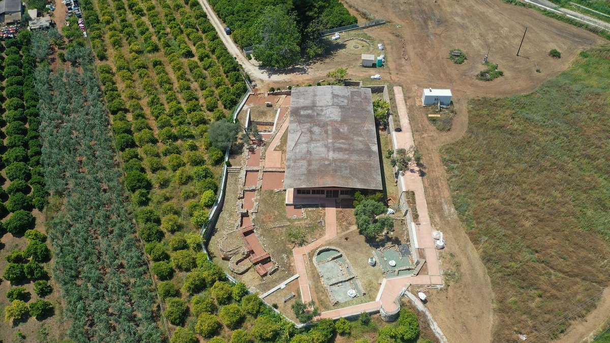 cultureGR's tweet photo. 📌Θωρακίζονται η «Οικία των Κεράμων» και ο οχυρωματικός περίβολος στον προϊστορικό οικισμό της Λέρνας
➡️Μέτρα προστασίας και ανάδειξης του αρχαιολογικού χώρου της #Λέρνας, λαμβάνει το #ΥΠΠΟ δια της αρμόδιας Εφορείας Αρχαιοτήτων #Αργολίδας
🔗https://t.co/drmgrmC3tS
#MinCultureGr https://t.co/LsLRC2DXBq