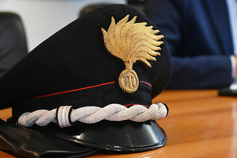 Arrestato tenente colonnello Carabinieri per corruzione: avrebbe favorito amici imprenditori antimafiaduemila.com/home/mafie-new…