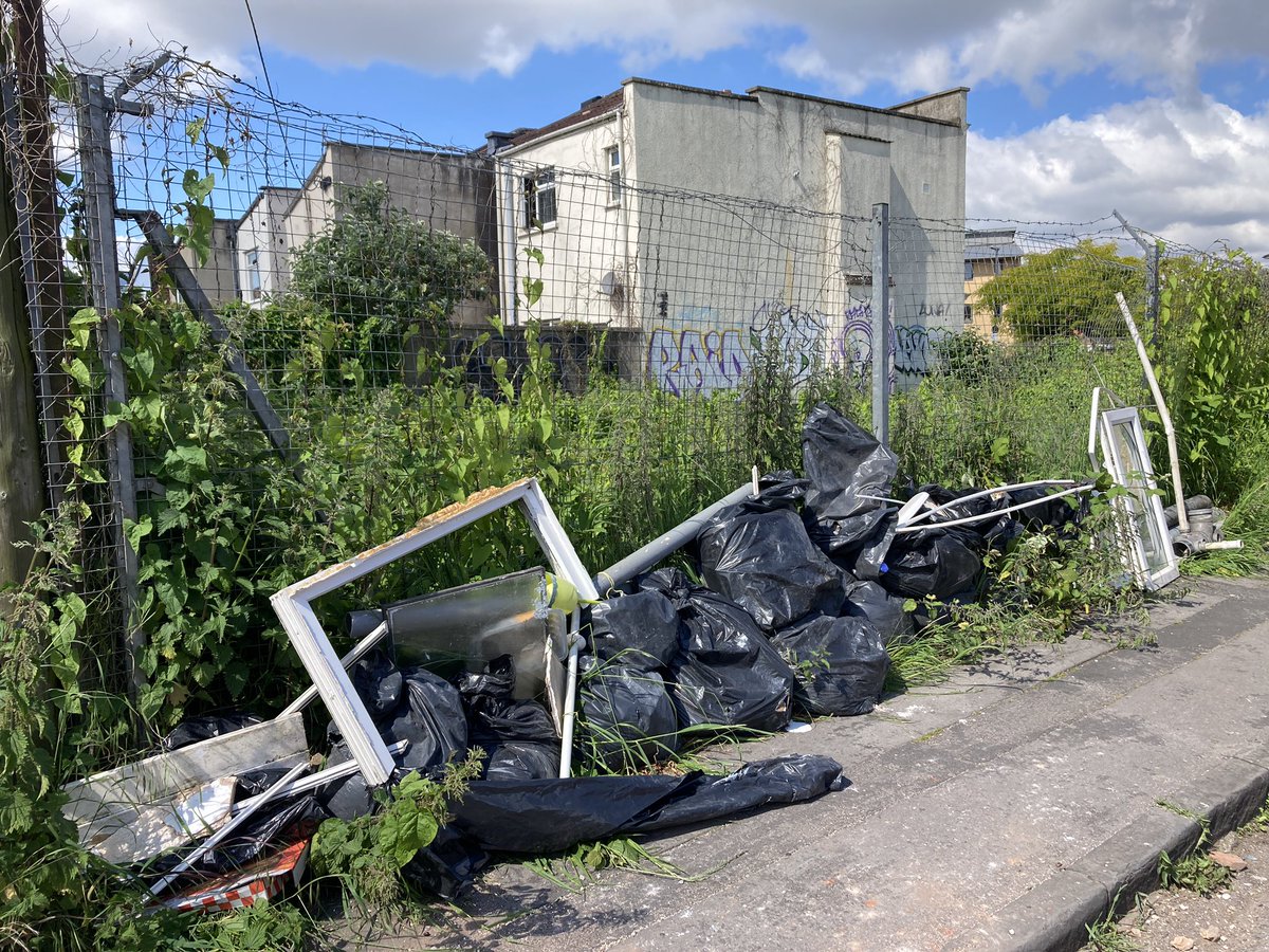 BS5_dweller's tweet image. Fly-tip on Webb St
@BristolCouncil 

Report:

CRM: O1O339352

@BristolWaste @KeepBristolTidy @StapletonRd #bs5 #TidyBS5 #bristolcleanstreets #stapletonrd