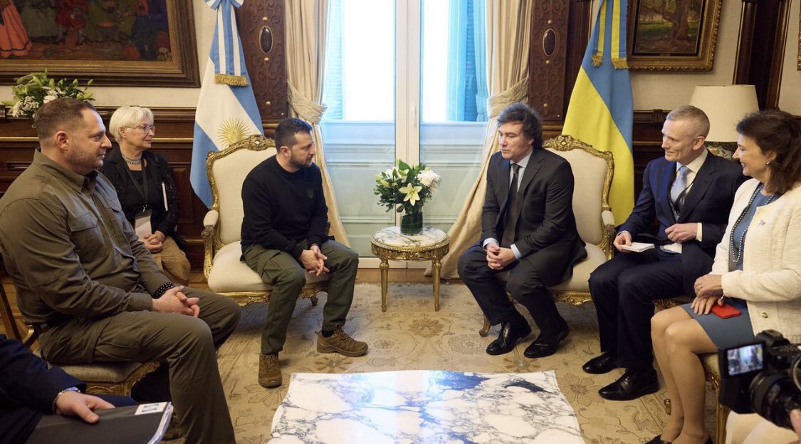 BREAKING: Zelensky reveals that he and Argentine President Javier Milei have agreed to create a joint Ukrainian-Argentine project on joint weapons production for their armies. Milei will travel to Kyiv in a few weeks 🇦🇷🇺🇦