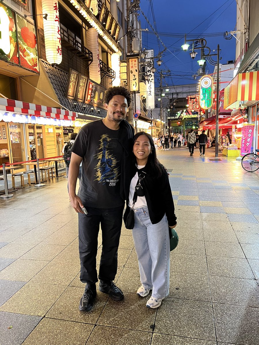 yennnerz's tweet photo. EVERY time I travel overseas I wish to bump into a celebrity just for fun… 
and today the day has finally come…🤣
Such a fan! Ahhhh 🥰 https://t.co/AQB6rpr9nP