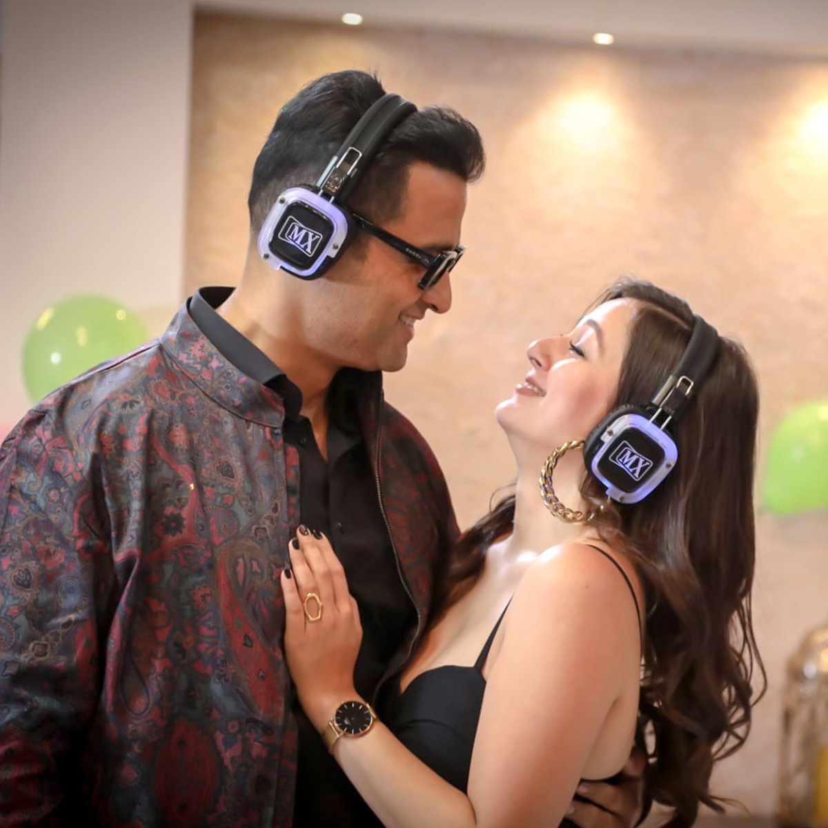mx_electronics's tweet photo. Step into a world where silence meets rhythm, where you control the soundtrack of your life with the flick of a switch. 🎧🔥
To Know More Visit: https://t.co/AoK3AzBfhv
#SilentDisco #WirelessAudio #silentparty #party #music #TechAudio #AudioInnovation #DJ #MX https://t.co/dnkxhIGl8A