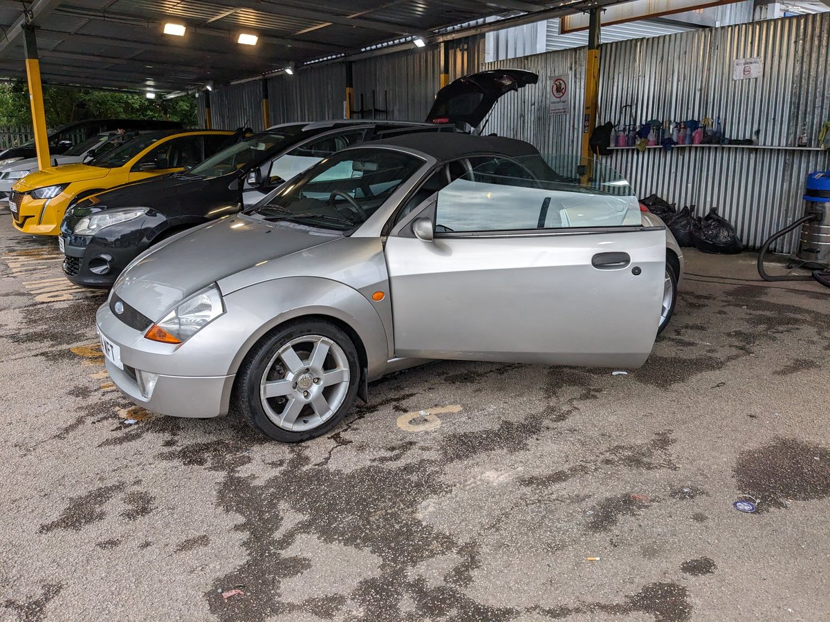 Carwash spot of the day, a bit battle scared but surprisingly no visible rust.😎 #weirdcartwitter