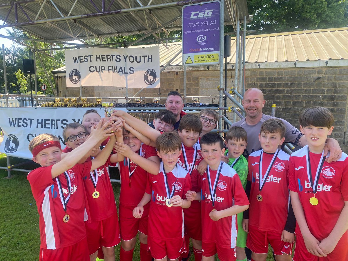 #EndOfSeasonShoutout to Hemel Hempstead Town FC U11 Greens - West Herts Youth League Cup Winners ! All the lads have played fantastic this season and we couldn’t be more proud of them ! #GrassrootsFootball #TeamGrassroots #GRF