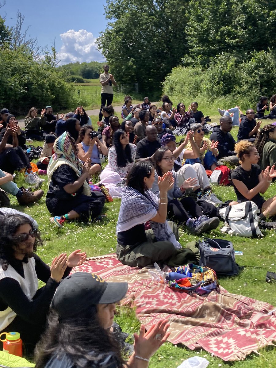 Find_Enlight's tweet image. Delightful compositions of being • Bird walk crew somewhere on the outskirts of London