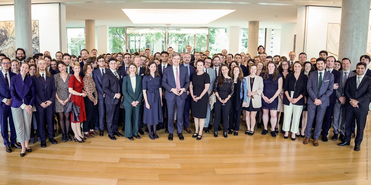 Ein Grundpfeiler unserer gelungenen Partnerschaft: Die intensive Zusammenarbeit zwischen 🇫🇷 & 🇩🇪 Diplomatinnen und Diplomaten ist essentiell während ihrer ganzen Karriere. Und von Anfang an! Es war mir eine Freude, gestern die neuen Ausbildungsjahrgänge aus 🇫🇷 & 🇩🇪 zu empfangen.