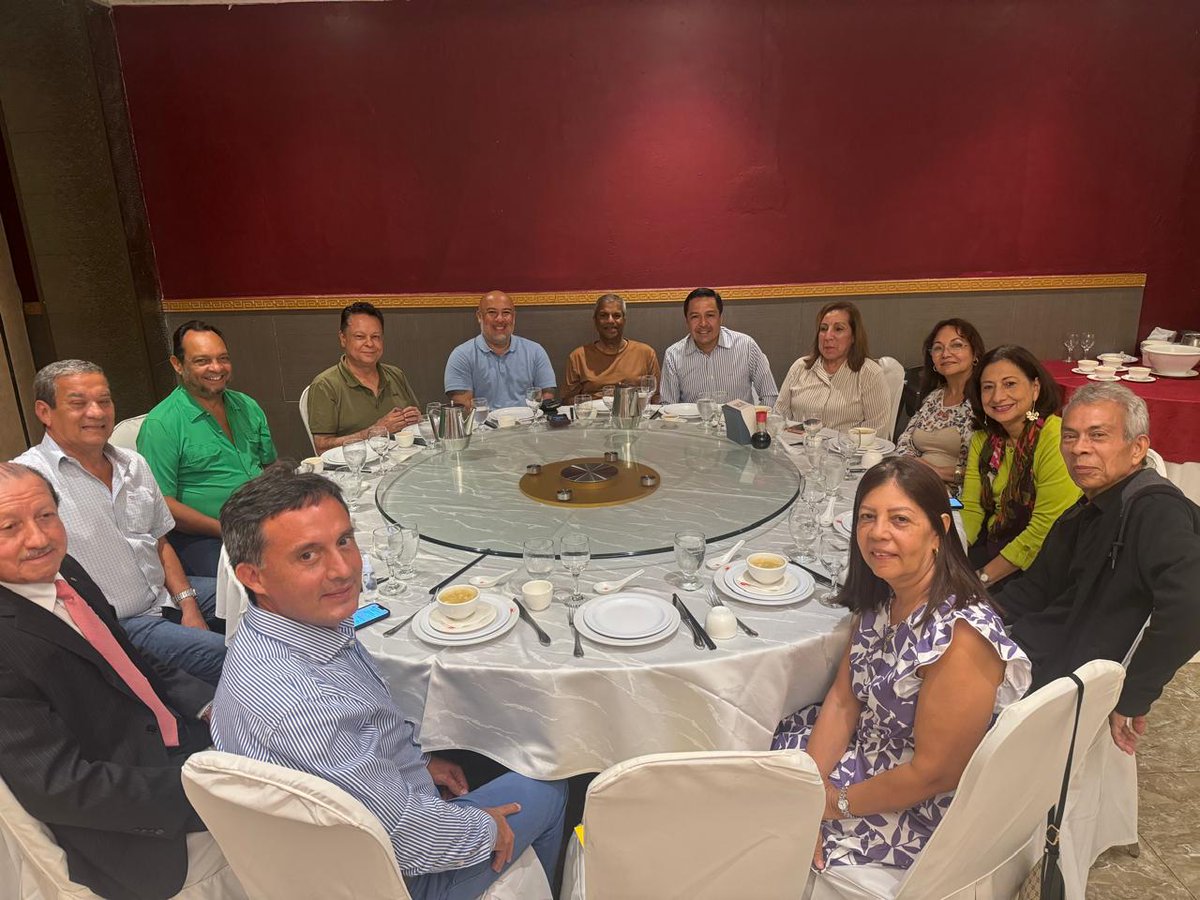 abdielsandoyab's tweet photo. Agradecido con la Directiva de Residentes de Dos Mares por invitarme a una cena  junto con algunos miembros del Equipo de Trabajo de la Junta Comunal de Betania en agradecimiento a los esfuerzos y trabajos realizados en este Sector durante nuestra gestión. https://t.co/T1swPPcy7n