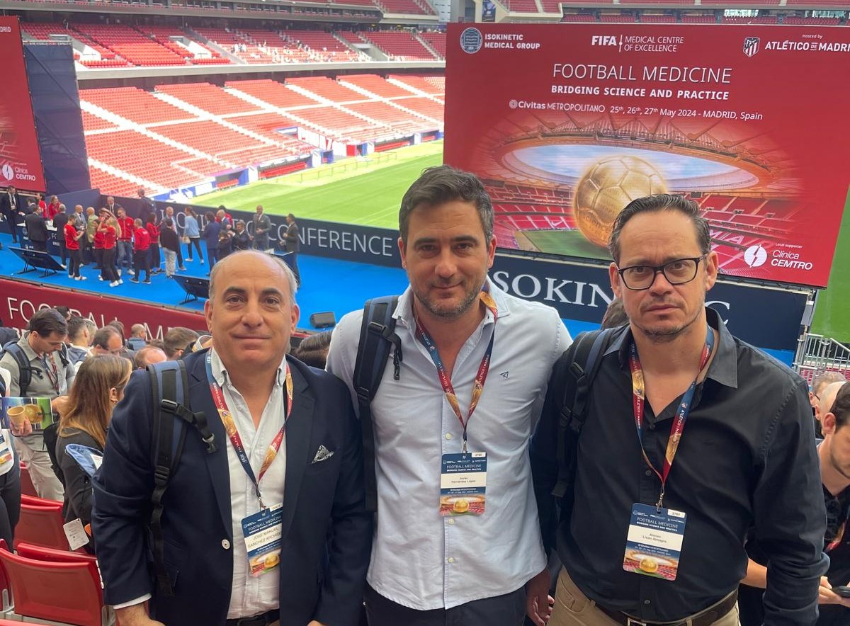 GrupoHLA's tweet photo. ⚽Especialistas del equipo de Traumatología de nuestro hospital #HLALaVega han acudido a la 31 edición de la ‘Isokinetic Conference – Football Medicine: Brinding Science and Practice’ #isoK24 organizada por la @FIFAcom y que se llevó a cabo en el Estadio Metropolitano del @Atleti https://t.co/sIRR1aqi6u