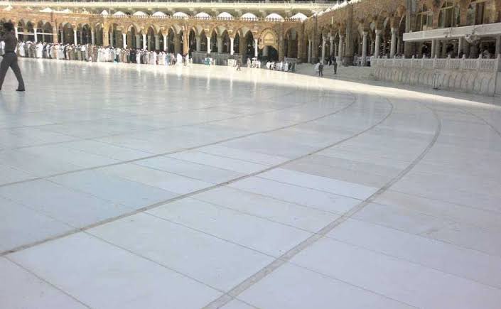 theholymosques's tweet photo. Egyptian architect, Muhammad Kamal Ismail (رحمه الله) who supervised and created designs for the Two Holy Mosques ordered by King Fahd. Owner of the idea of ​​cold marble, electric domes and umbrellas.

He is said to have refused money for it, responding: “How will I face Allah?” https://t.co/qBcSCcu4El