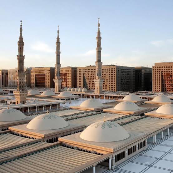 theholymosques's tweet photo. Egyptian architect, Muhammad Kamal Ismail (رحمه الله) who supervised and created designs for the Two Holy Mosques ordered by King Fahd. Owner of the idea of ​​cold marble, electric domes and umbrellas.

He is said to have refused money for it, responding: “How will I face Allah?” https://t.co/qBcSCcu4El