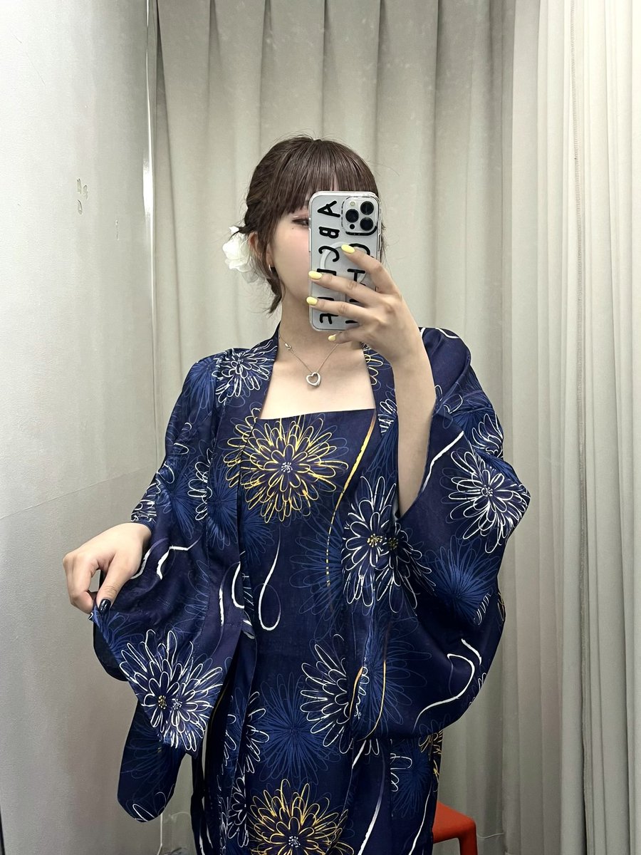 yubn02_'s tweet photo. この浴衣実は中がキャミワンピになってて1人で簡単に着れた、夏便利すぎる https://t.co/h5cslKfGxq