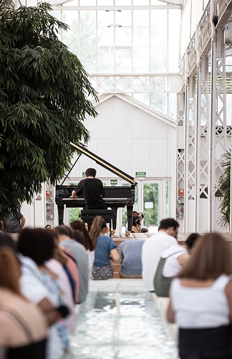 🎹 #PianoCity Madrid vuelve a llenar de #música en vivo la capital, con 62 conciertos gratuitos, del 7 al 9 de junio, a cargo de artistas nacionales e internacionales. @MADRID @CiudadanaMartaR #ocio #cultura #planes 

masinteresmadrid.com/piano-city-mad…