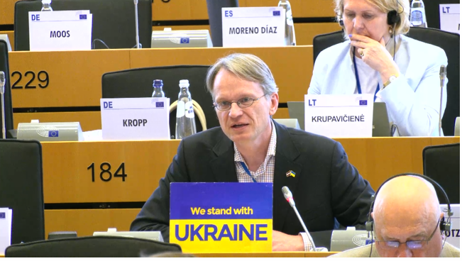 'Don't fear!' This is the key lessons learned from the 2004 EU enlargement for Tomorrow’s Europe. Change and #EUenlargement is beneficial to all involved. With Ukraine, Moldova, etc., the 🇪🇺EU we will be better and safer. #EESCplenary
🗣️ @AndrisGobins