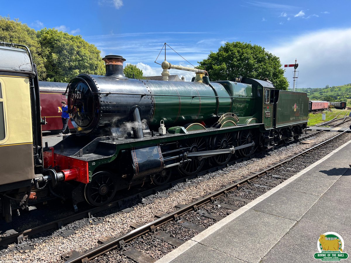 7903 'Foremarke Hall' arrives at Winchcombe from Cheltenham. #CotswoldFestivalOfSteam #GWSR #WesternWorkhorses #Steam 27th May 2024.