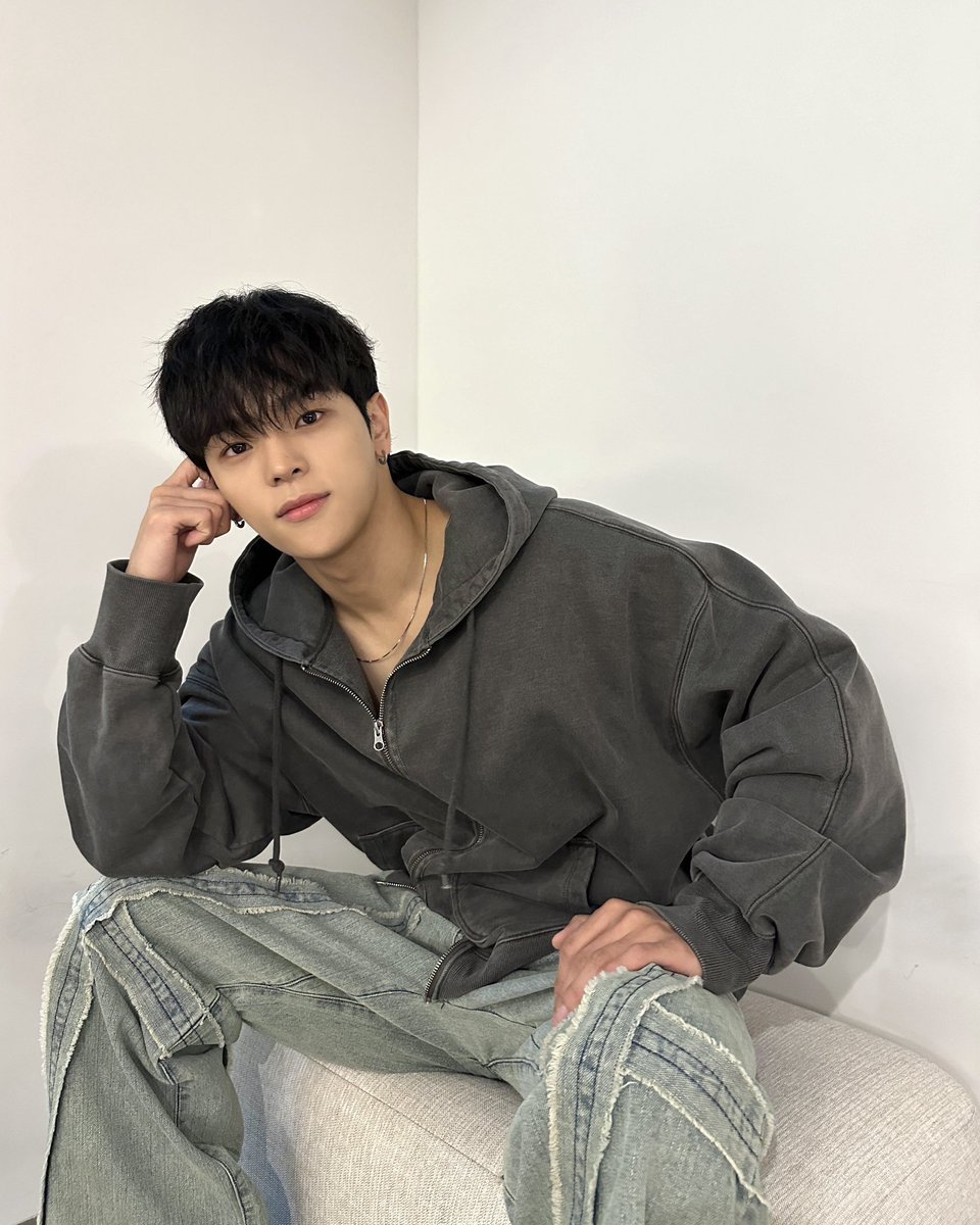 woooojinn's tweet photo. [#우진] 🤍 https://t.co/lcSeZibuXz