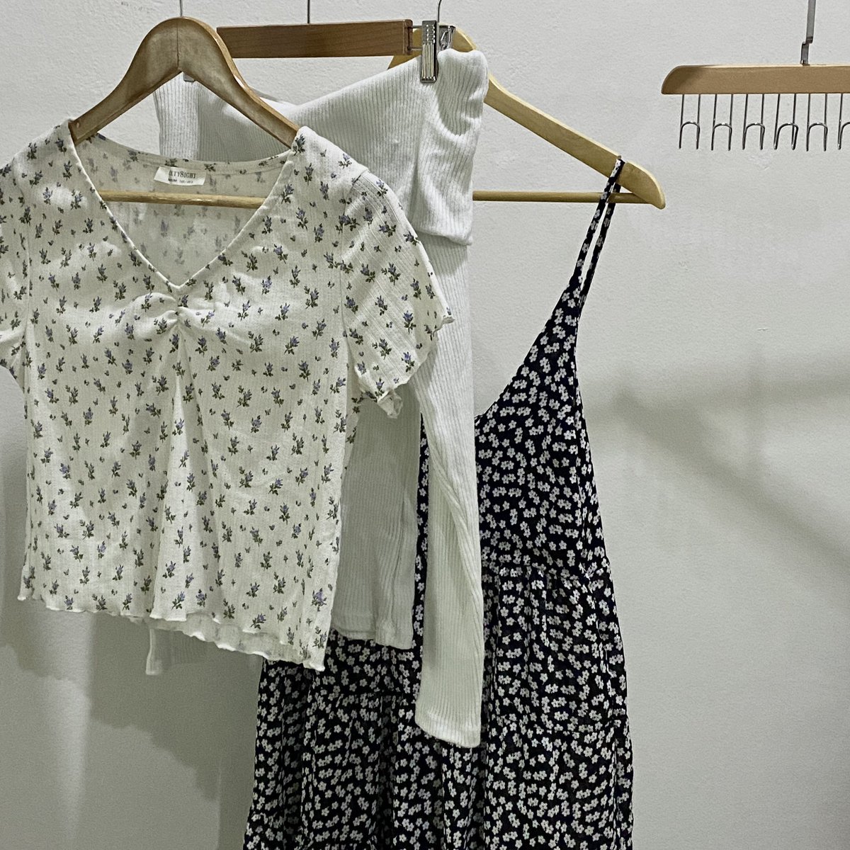 fleuriste (n.) 💐 tweet media