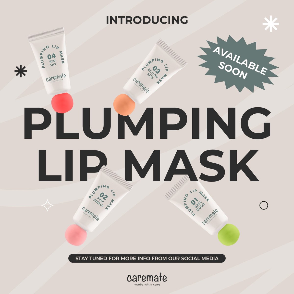 เพื่อนๆ ชาวแคร์เมทพร้อมฟังข่าวดีกันหรือยังครับ 👀🤍✨ เตรียมตัวพบกับผลิตภัณฑ์ใหม่ล่าสุดจากเรา กับ ‘Caremate Plumping Lip Mask’ ลิปมาสก์สุดฉ่ำที่จะมอบการบำรุงริมฝีปากขั้นสุด มาพร้อมกับสีสดใสที่จะเพิ่มความวาวให้กับริมฝีปากคุณ