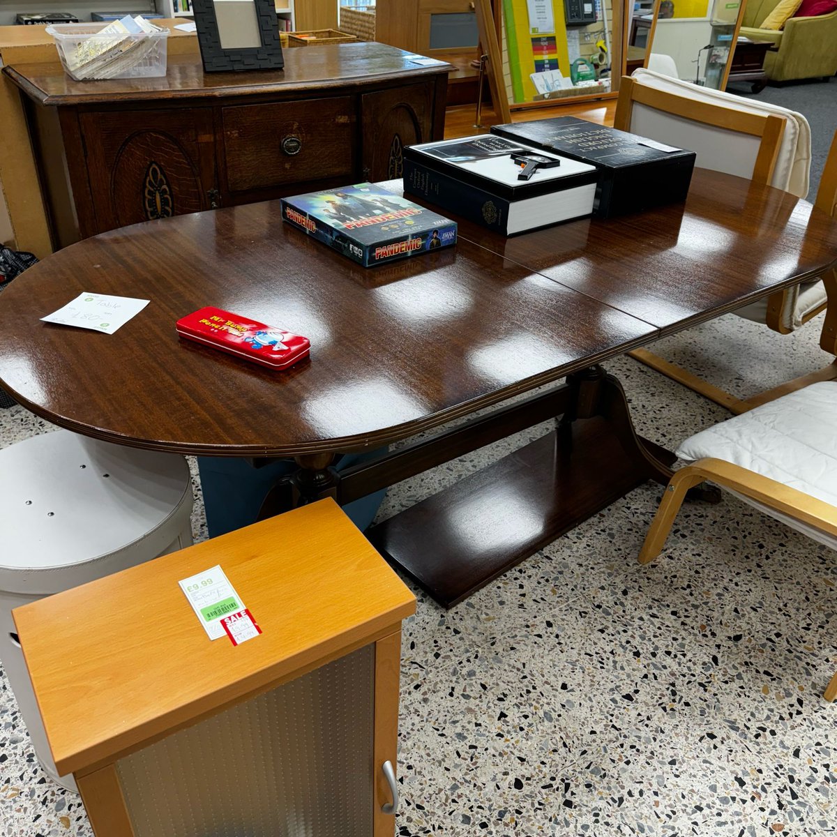 Table £80
We are in need of good condition donations to continue our work. We operate a local collection service for large furniture, call the shop 02380 779580. #secondhandfurniture #southampton #retrofurniture #charityshops #foundinoxfam #shirley #oxfamshops #furniture