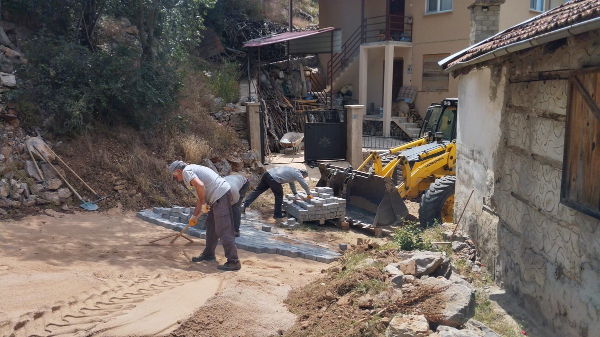 #Akseki için çalışıyoruz. 🚧

#Değirmenlik Mahallemizde Kilit Parke Taşı Çalışmalarımız Devam Ediyor. ✅

#HerŞeyÇokGüzelOlacak 🫶