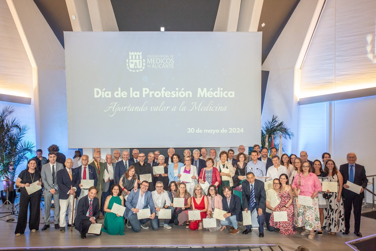 👏El COM Alicante celebra el Día de la Profesión Médica con un emotivo homenaje a los médicos que cumplen sus Bodas de Plata, Oro, Diamante y Platino en el 2024 @COMAlicante medicosypacientes.com/articulo/el-co…