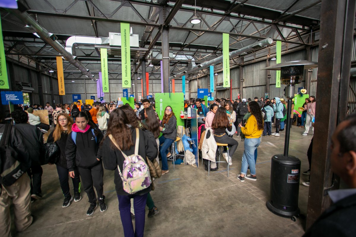 Miles de estudiantes asistieron al primer día de la Expo Educativa Mendoza 2024 en el complejo de las Naves: ciudaddemendoza.gob.ar/2024/05/30/mil…