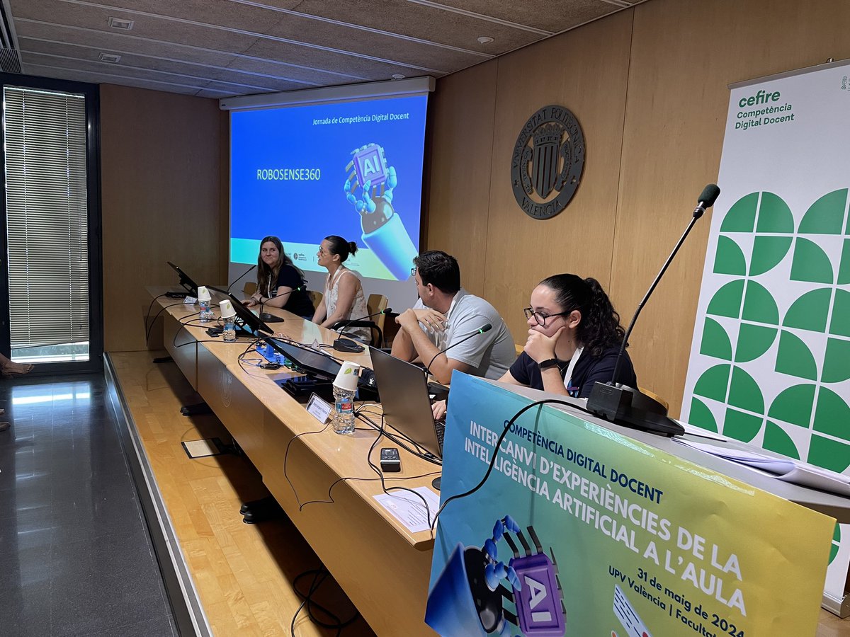 JORNADA INTELIGENCIA ARTIFICIAL
El alumnado de un ciclo formativo de grado superior de FP de sistemas electrónicos del CENTRO EDUCATIVO COMENIUS de Valencia nos muestra y explica su proyecto de mano mecánica programada con IA

#CompetenciaDigitalDocente
#JornadaIA