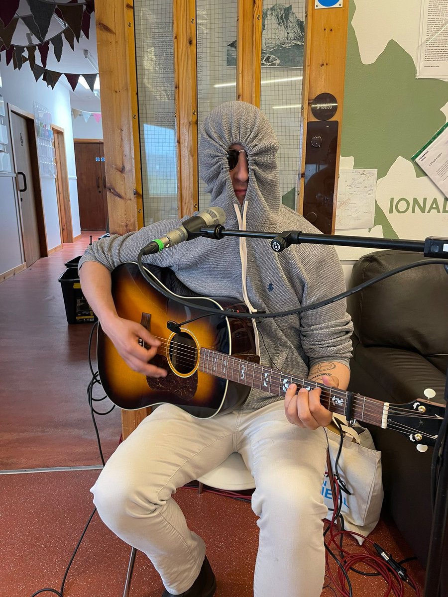 BBC Radio nan Gàidheal (@bbcrng) on Twitter photo Tha iad deiseil ann an Ùig! Feasgar beò an-dràsta le <a href="/AdamHolmesMusic/">Adam Holmes</a> #gàidhlig #hoody #iconic Tha iad deiseil ann an Ùig! Feasgar beò an-dràsta le <a href="/AdamHolmesMusic/">Adam Holmes</a> #gàidhlig #hoody #iconic