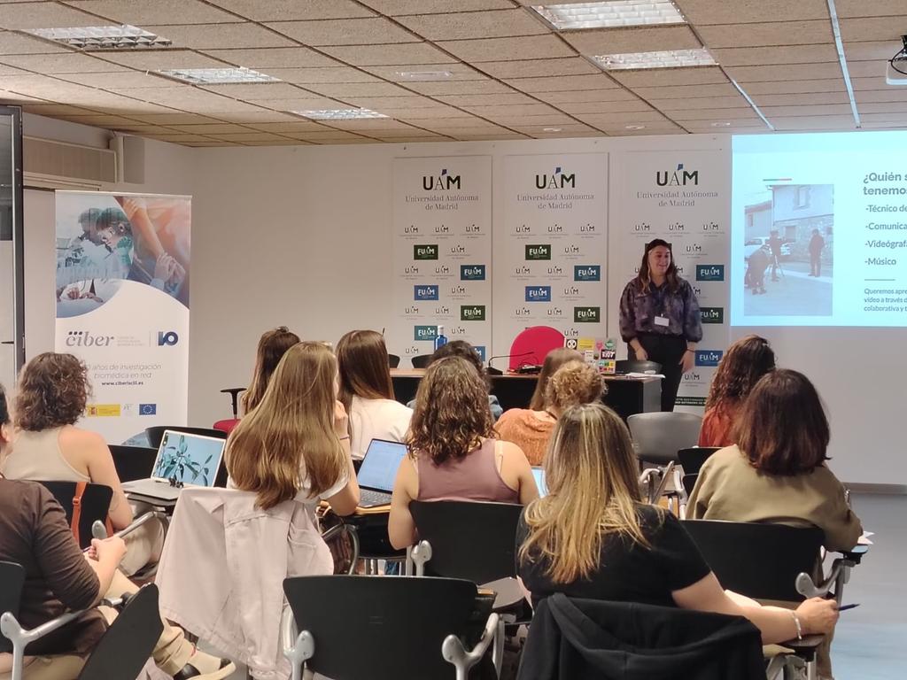 📸Todo un placer tener a Candela Fernández-Silgado Gil en nuestro taller 'Cómo  crear tú video de divulgación científica' en el curso #comunicaCIBER. Muchas gracias @UCCUAM  por la #colaboracion 🤝