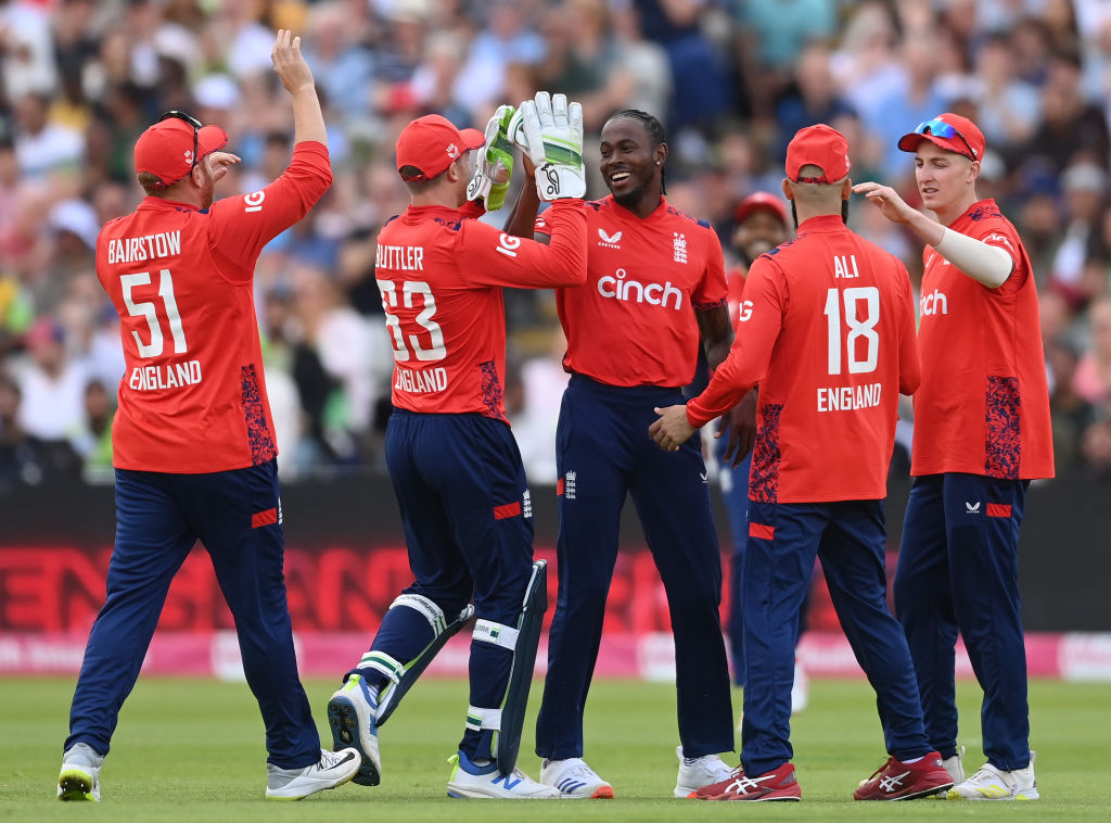 🚨 𝐇𝐀𝐑𝐌𝐘'𝐒 𝐒𝐔𝐏𝐄𝐑 𝐎𝐕𝐄𝐑! 🎙️ Jon Norman & Steve Harmison react to #ENGvPAK: 🔘 Great to see Wood & Archer bowling together? 🔘 Is Chris Jordan under-rated? 🔘 Can England defend the #T20WorldCup? ➕ More! 📱 Listen 👉 pod.fo/e/2418e8