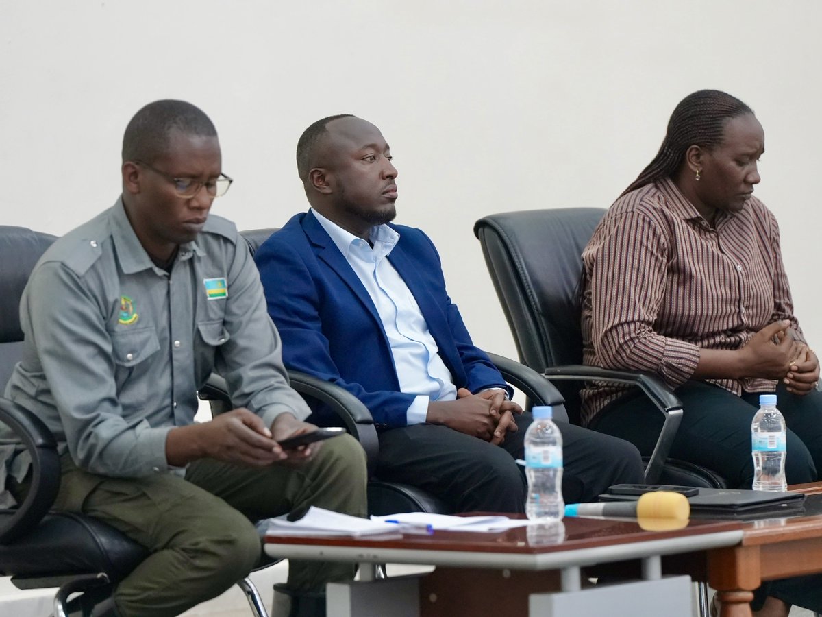 Unity_MemoryRw's tweet photo. Uyu munsi, mu Kigo cy’Ubutore cya Nkumba, Umunyamabanga Uhoraho muri MINUBUMWE, @Emahoro1, yitabiriye igikorwa cyo gusoza Itorero ry’abatoza b’Intore 300 bagizwe n’Abarinzi b’Igihango, Abarezi, Urubyiruko, Abagore, n’Abagize Ihuriro ry’Ubumwe ku Karere. https://t.co/KuT39apu4J