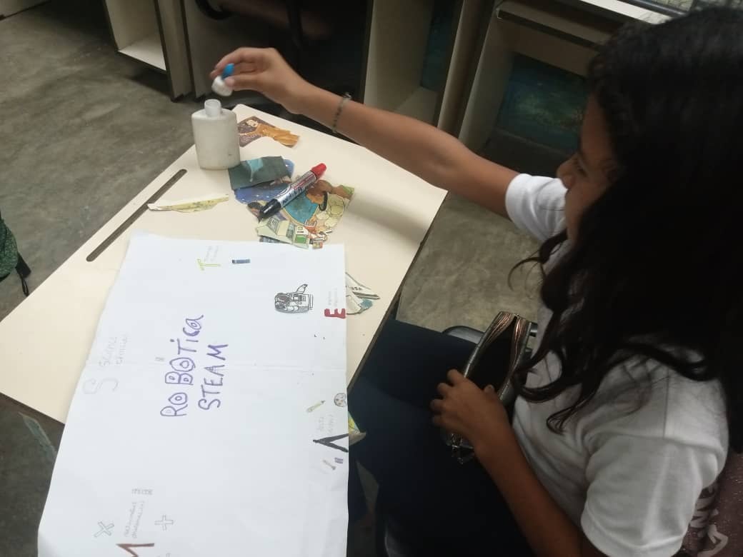 Hoy #31May en la EE San Nicolás de Bari se imparte clase  por el profesor de aula Clase de robótica estudiantes 6to grado. Globalizando las áreas de lenguaje, naturaleza lenguas e idiomas
#AvanzandoConAmor
<a href="/_LaAvanzadora/">Yelitze Santaella</a>
@MPPEDUCACION 
<a href="/Dimary08/">D!mary_Anzola</a> 
<a href="/Fundabitlara01/">Fundabit Lara</a> 
<a href="/EleamerAbdala/">Eleamer Elkatrib</a>