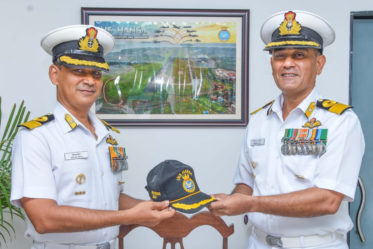 IN_GNA's tweet photo. Cmde Shiraz Azad took over the Command of Indian Navy's premier air station INS Hansa today, 31 May 2024. An alumnus of #NDA Khadakvasla and graduate from #DSSC, Wellington, he has commanded #INAS300 White Tigers at #INSHansa, INS Cannanore and the cruiser #INSDelhi.
@IN_WNC https://t.co/Tu3pOeihFN