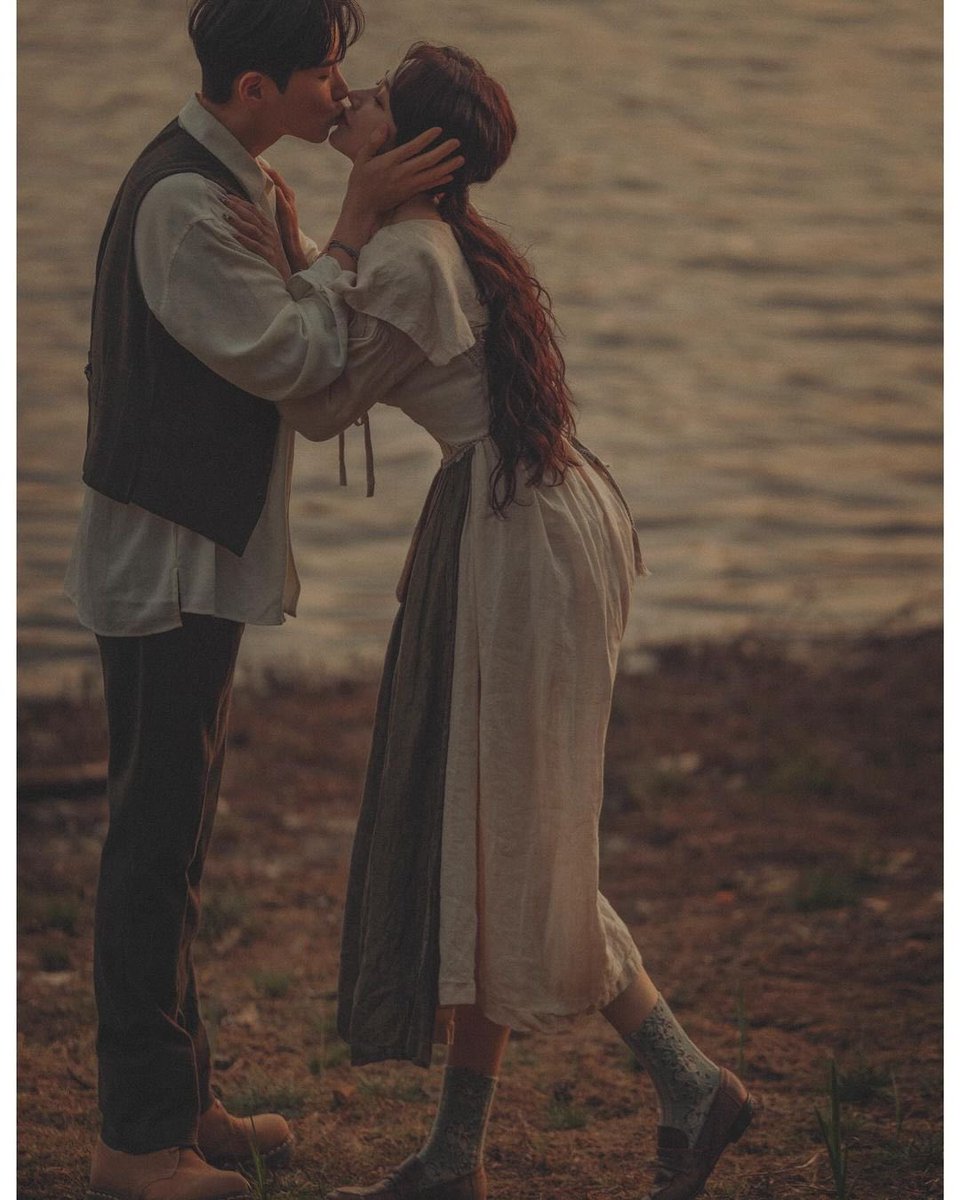 Look how happy they are 😭😭  
A precious love 💗

the photographer said this is the last public photo of Ryeowook and Ari couple's wedding photo shoot.

(leekyungho_photograph IG)