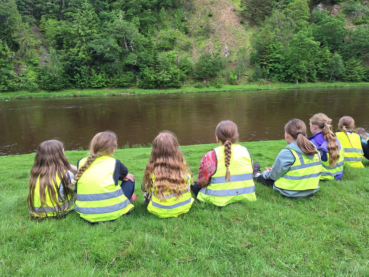 St Boswell's P6/7 pupils had a mindful moment next to the River Tweed on Thursday, taking in the sounds of the water and watching the oystercatchers fly by. A lovely way to reflect on their time visiting us at Old Melrose.
<a href="/HeritageFundUK/">The National Lottery Heritage Fund</a> <a href="/LifeWader/">LIFE WADER</a> #DestinationTweedUK