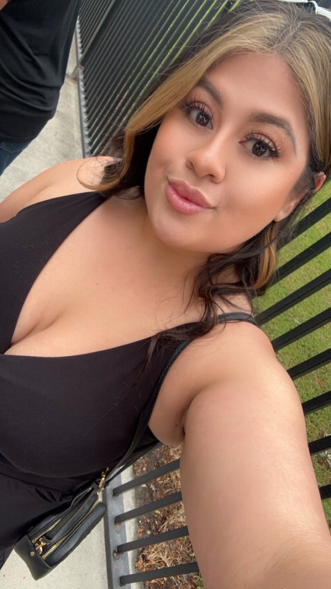 Ximena_Luv_Xoxo's tweet photo. Out here being cute!! https://t.co/pb5u2S5cht