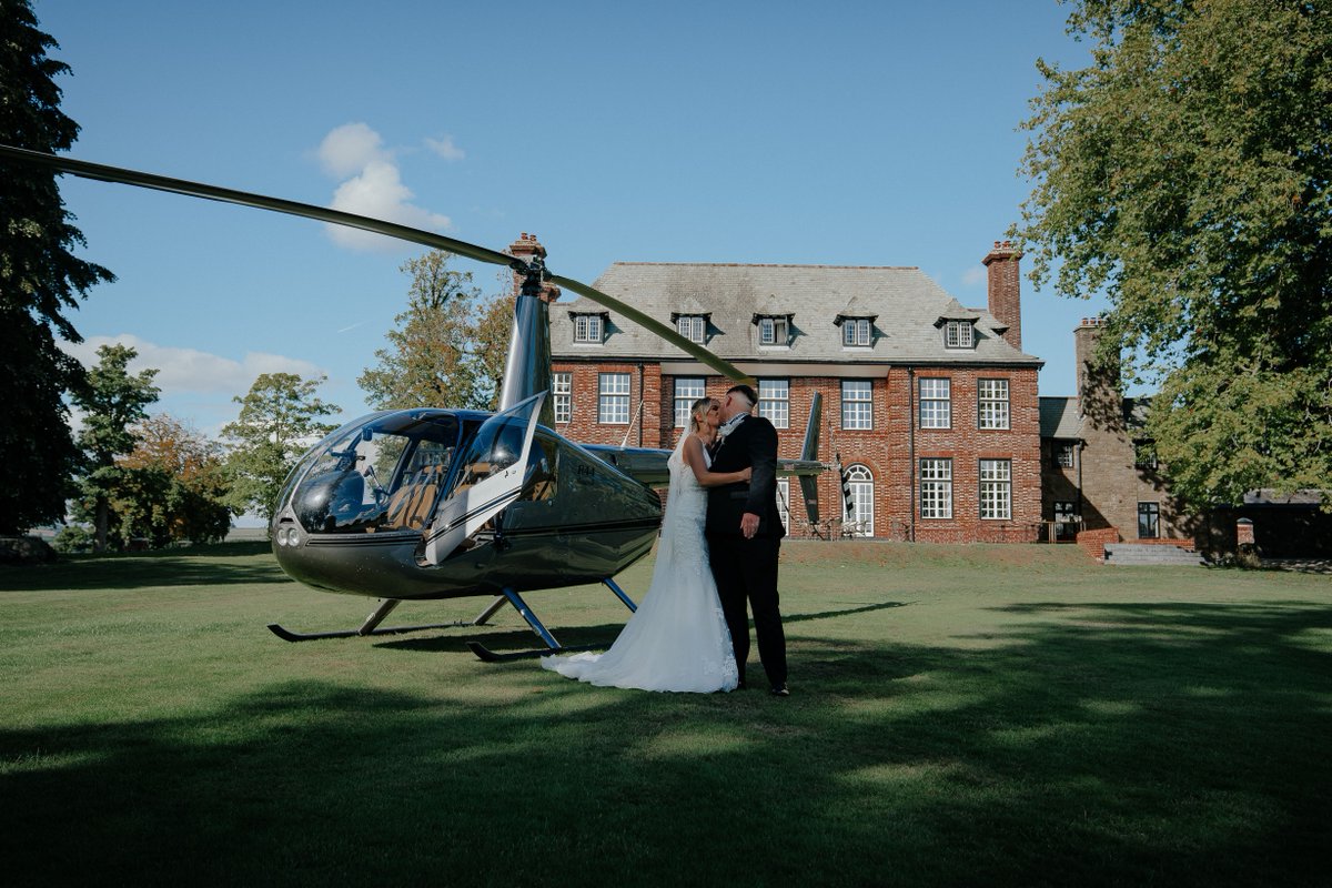 IT’S A VIBE // Cool, classic, iconic. 

A once in a lifetime celebration deserves a one-of-a-kind ride. 

Photography by Yolanda Kingdon

#ArriveInStyle #HelicopterWedding #HelicopterEntrance #WeddingGoals #LuxuryWeddings