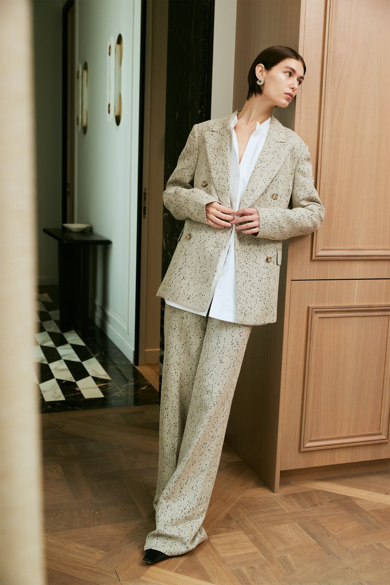 The ‘Hattson’ Jacket &amp; ‘Laski’ Trousers offers a unique alternative to traditional tailored styles.

#AltuzarraSS24
altuzarra.com