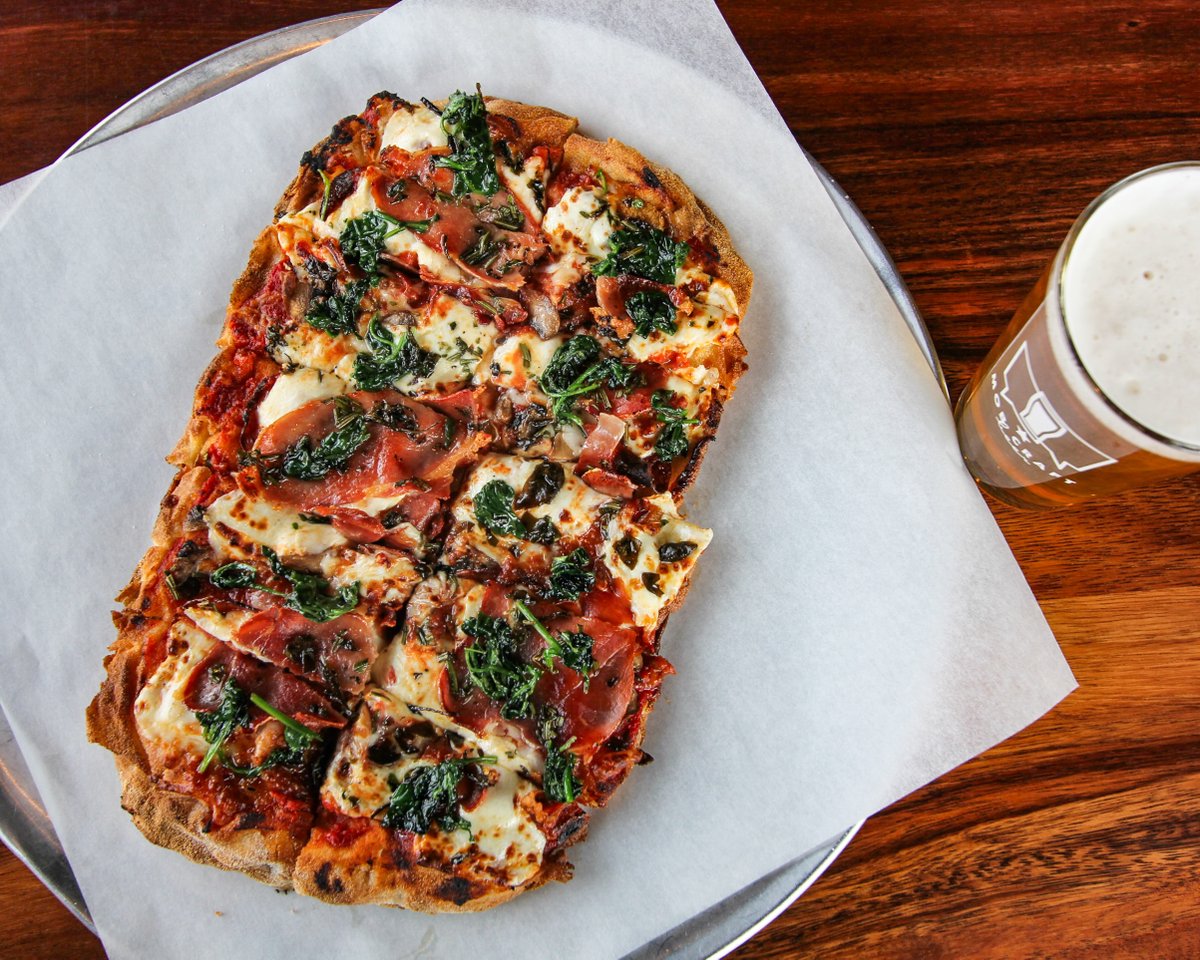 Have you tried The Golden PMP yet? Created by our kitchen team member Sam, this seasonal pizza is topped with pepperoni, mushrooms, prosciutto, fried arugula, and a rosemary garlic olive oil drizzle 🤌