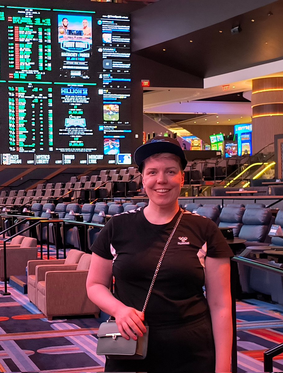 Vegas_Matty's tweet photo. Christine came all the way from Germany to sign up for the @CircaSports Survivor @FootballContest 🏈

Pretty impressive @DerekJStevens https://t.co/cLg6EsIEvo