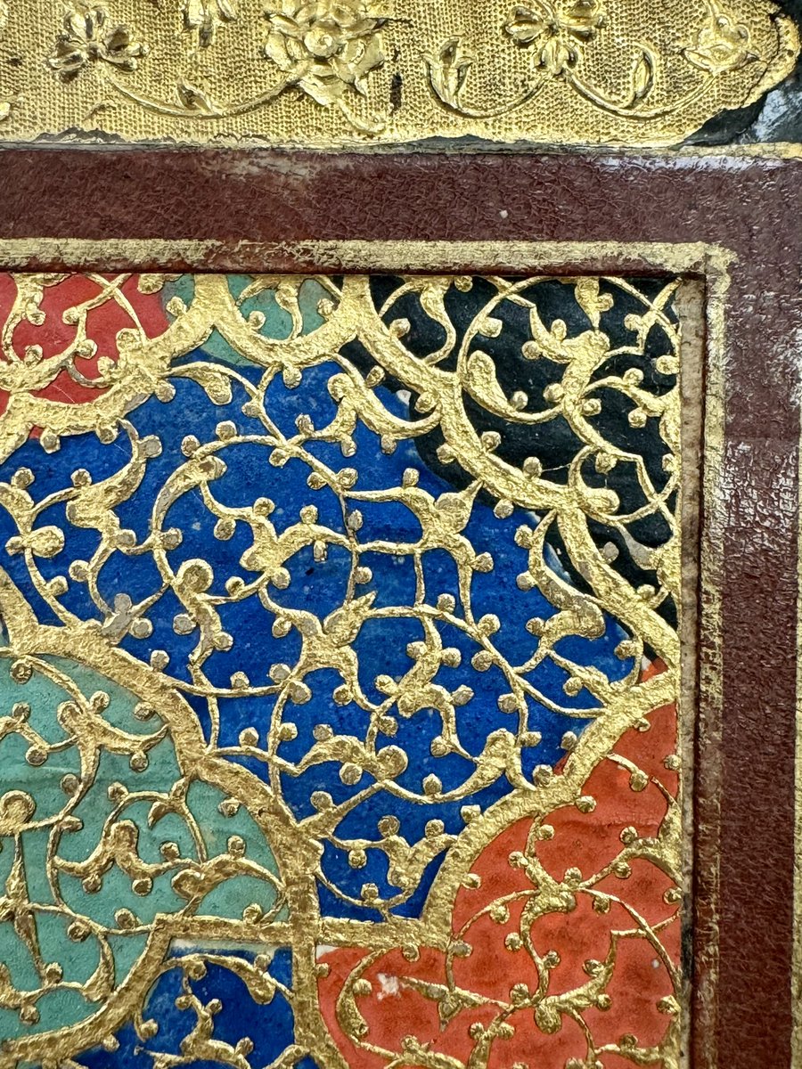 iamkristinesr's tweet image. A filigree flourish for Friday ✨

Details from the doublures of @theUL MS Nn.3.74, ʻAjāʼib al-makhlūqāt (The marvels of creation and the oddities of existence), dated 974H/ 1566AD

#cambridgeuniversitylibraries #CULconservation