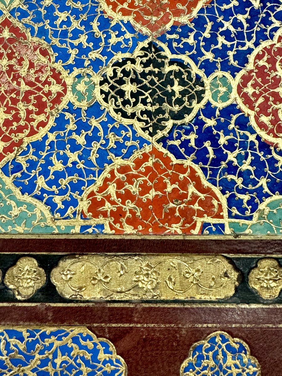 iamkristinesr's tweet image. A filigree flourish for Friday ✨

Details from the doublures of @theUL MS Nn.3.74, ʻAjāʼib al-makhlūqāt (The marvels of creation and the oddities of existence), dated 974H/ 1566AD

#cambridgeuniversitylibraries #CULconservation