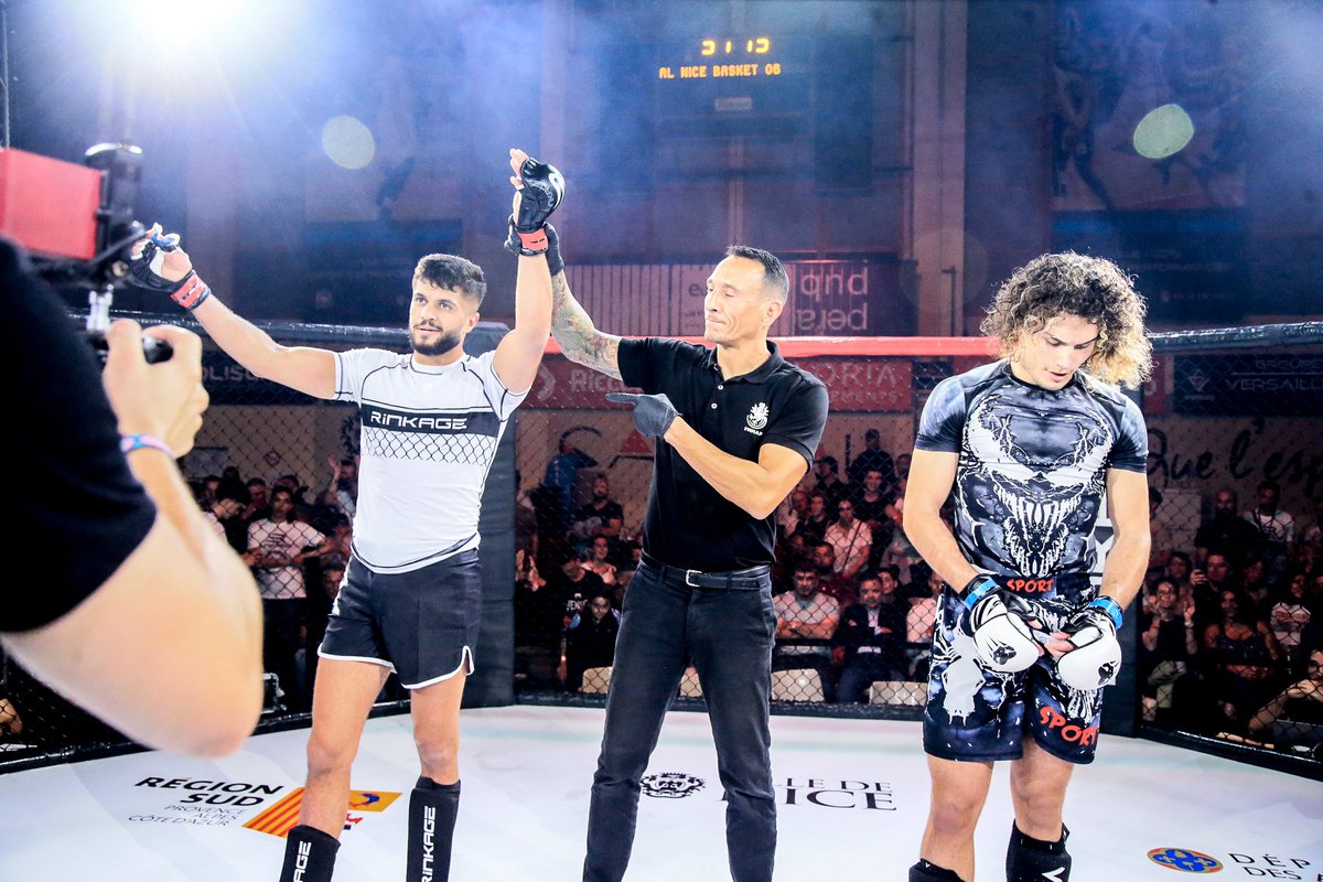Kalim Mastouri x Bastien Brodut

Combat amateur 3x3min

Vainqueur Kalim Mastouri par soumission au 1er round 

✅ WARRIORS NIKAIA MMA
🇫🇷 Nice, France
📍Salle Leyrit, 06300 Nice 
📆 25 mai 2024

Abonnez vous pour ne rien louper de l’actu Warriors Nikaia MMA 📲

📷 @patapatphotos