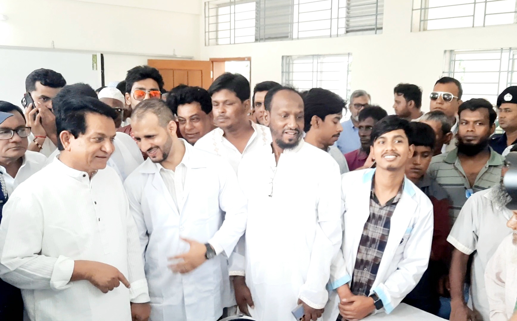 চরভদ্রাসনে সপ্তাহব্যাপী বিনামূল্যে চোখের লেন্সসহ ছানি অপারেশন কার্যক্রমের উদ্বোধন