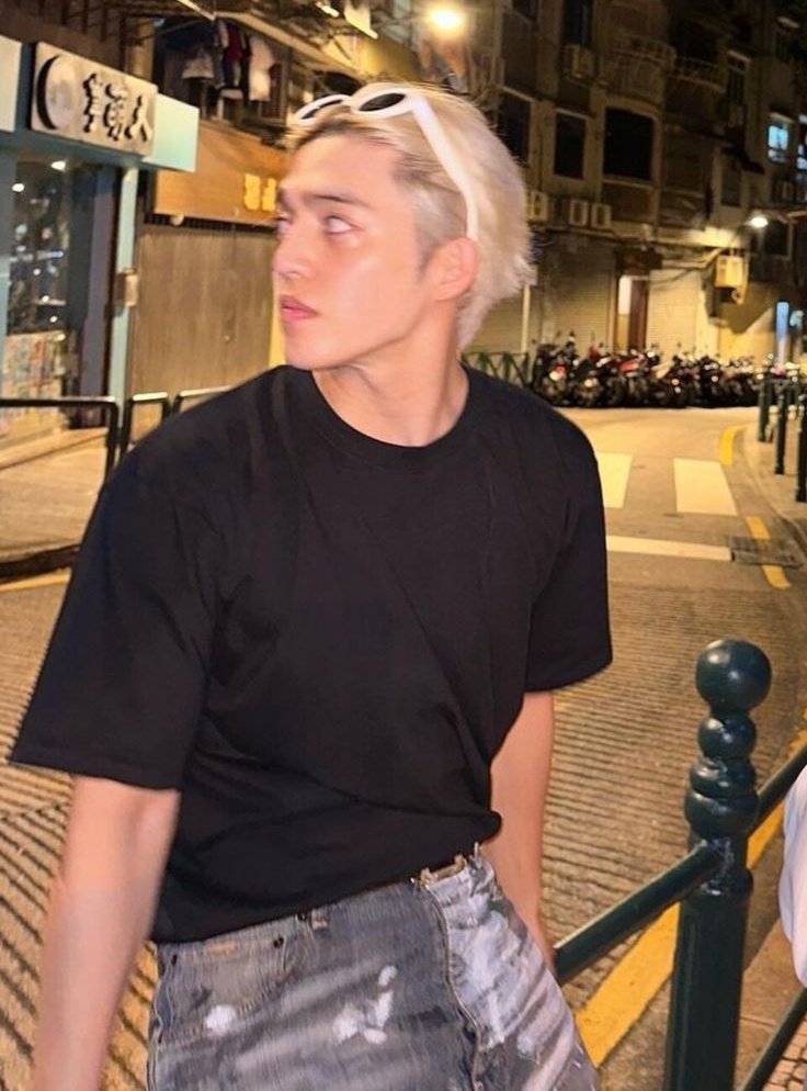 swevenverse's tweet photo. seungcheol x oc au

midnight rendezvous with your boyfriend, seungcheol! https://t.co/vkzfoXAFYy