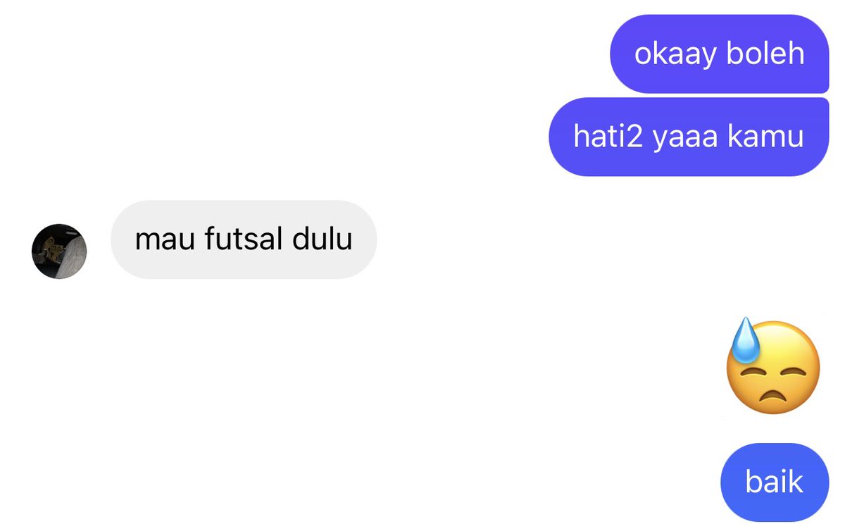 catsedih's tweet photo. langsung mikir aneh-aneh pasti scam nih dsb.

tapi masih berusaha buat positive thinking. akhirnya nunggu dia futsal dulu 😭 &amp; udah gue chat di line.

(((aku lagi di jalan)))
(((hati2 ya kamu))) https://t.co/KyxC3BRmqg