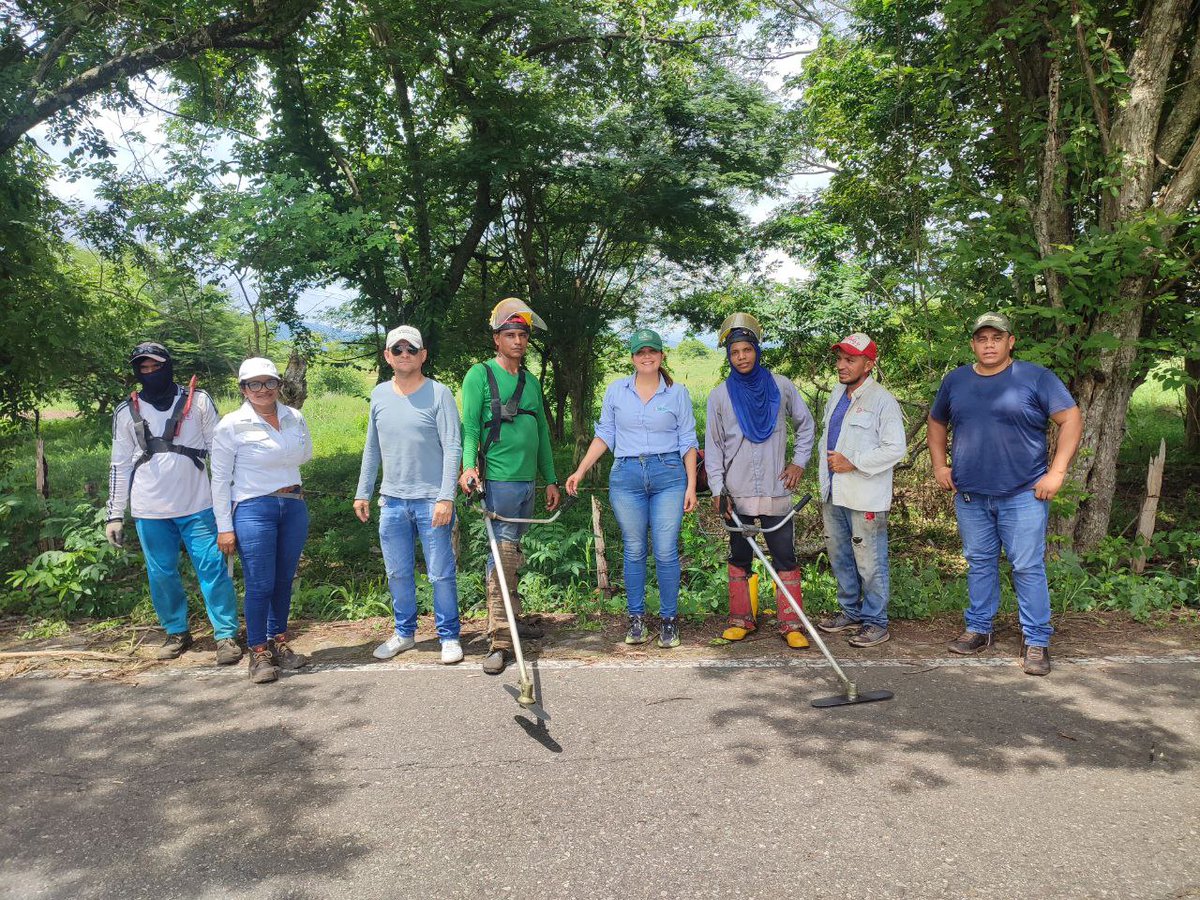 Palmagro_SA's tweet photo. Jornada donde aunamos esfuerzos para embellecer la entrada hacia el corregimiento de POPONTE-CESAR con las siguientes entidades: JAC DE POPONTE, CORPOCESAR, INSTITUCIÓN EDUCATIVA AGROPECUARIA LUIS FELIPE CENTENO, SEC DE AGRICULTURA, CONCEJO MUNICIPAL, COMUNIDAD EN GENERAL. https://t.co/lLvbH1T3uq