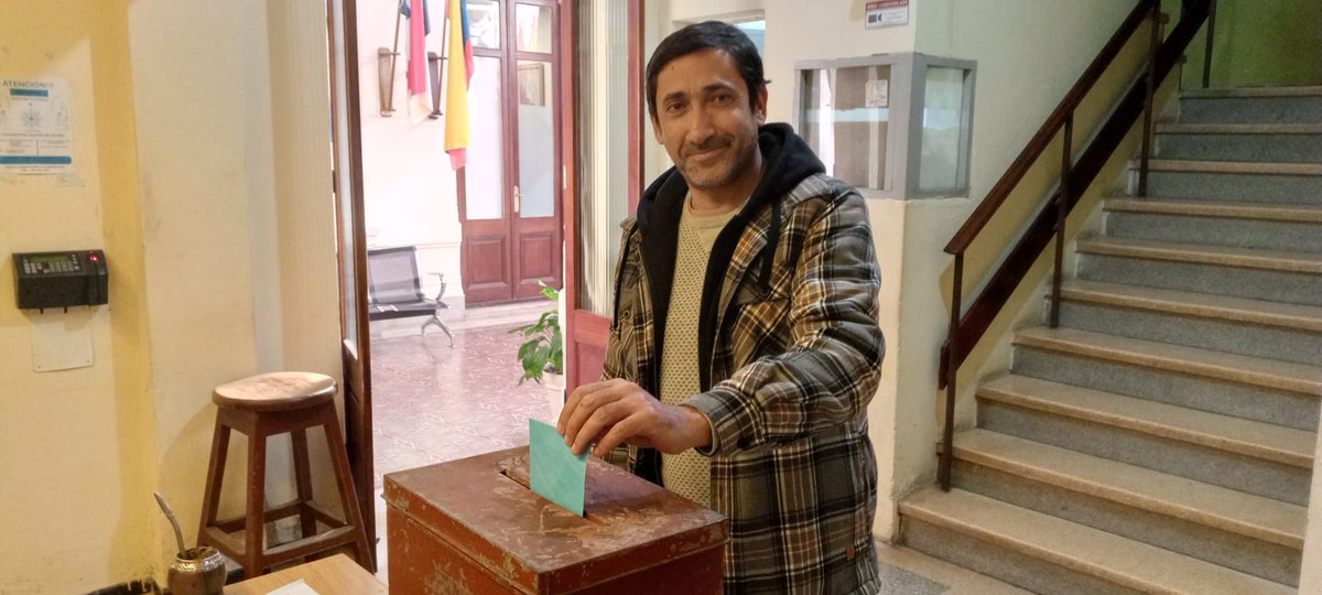 El presidente de <a href="/AdeomFlorida/">Adeom Florida Oficial</a> <a href="/willimarts/">Willi Martinez</a> emitió su voto en las elecciones del gremio. Después de dos períodos consecutivos, cinco en total, dejará la presidencia.