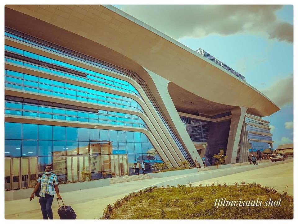 UthmanOlaide's tweet photo. The introduction of new e-ticketing solutions by the ministry has ensure a seamless and convenient travel for Nigerians, while safety remains a top priority with advanced network of security systems and protective fences along rail corridors. 

#OneYearProgress 
#NigeriaOnTrack https://t.co/sqRVwTtRgg