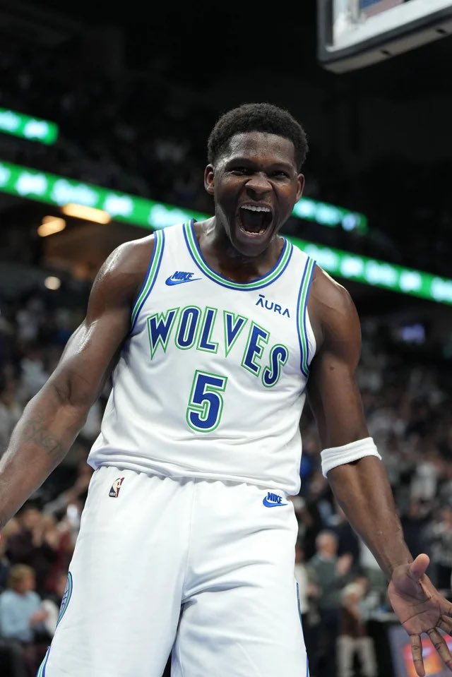 Tallsdurf's tweet photo. Dream jersey rotation. Don’t need 45 new alts every year just give us these 3 on repeat. https://t.co/4SLTET69pg